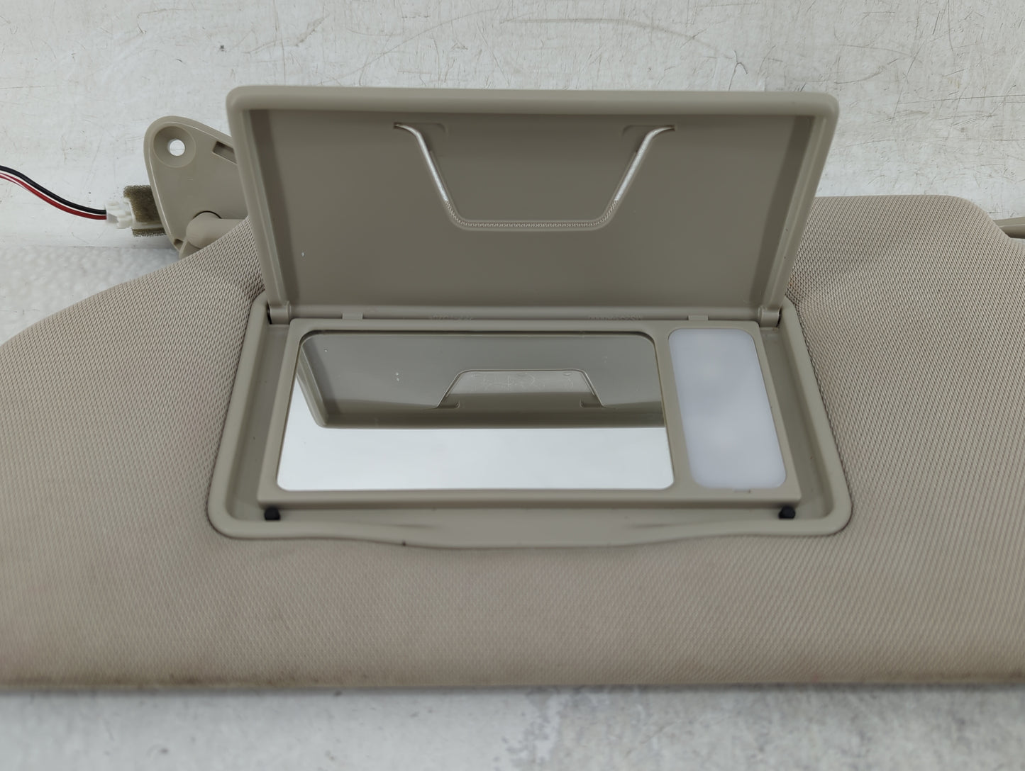 2020 Mitsubishi Outlander Sun Visor Shade Replacement Driver Left Mirror Fits OEM Used Auto Parts - Oemusedautoparts1.com