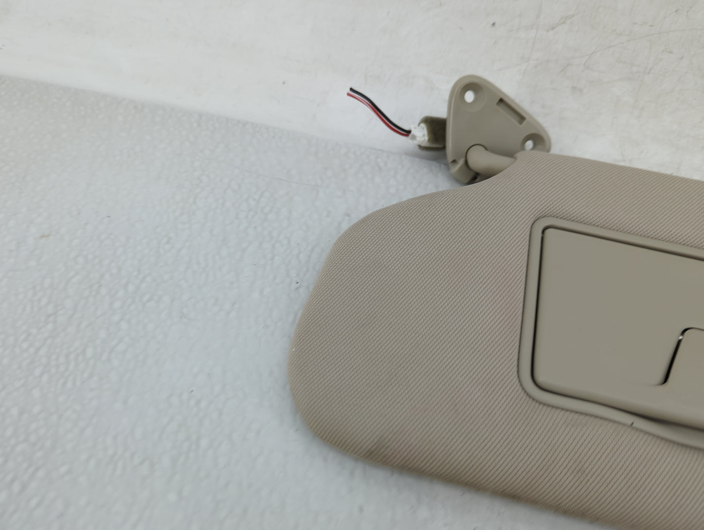 2020 Mitsubishi Outlander Sun Visor Shade Replacement Driver Left Mirror Fits OEM Used Auto Parts - Oemusedautoparts1.com