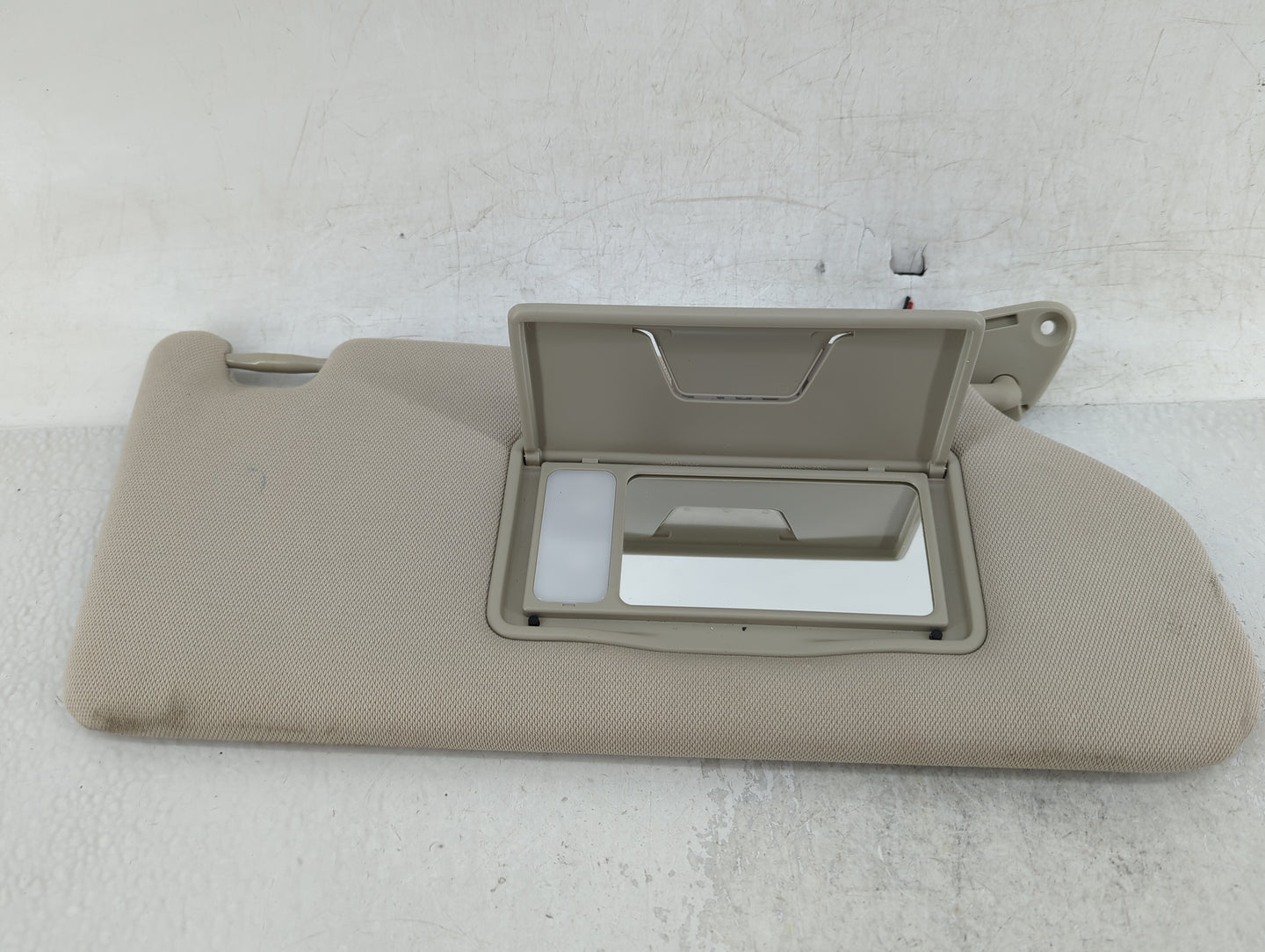 2020 Mitsubishi Outlander Sun Visor Shade Replacement Passenger Right Mirror Fits OEM Used Auto Parts - Oemusedautoparts1.co