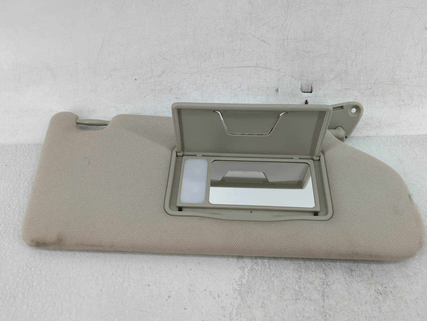 2020 Mitsubishi Outlander Sun Visor Shade Replacement Passenger Right Mirror Fits OEM Used Auto Parts - Oemusedautoparts1.co