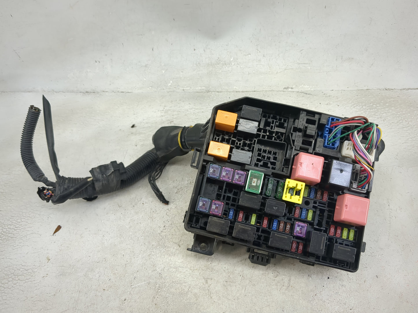 2014-2016 Mitsubishi Outlander Fusebox Fuse Box Panel Relay Module Fits Fits 2014 2015 2016 OEM Used Auto Parts - Oemusedaut