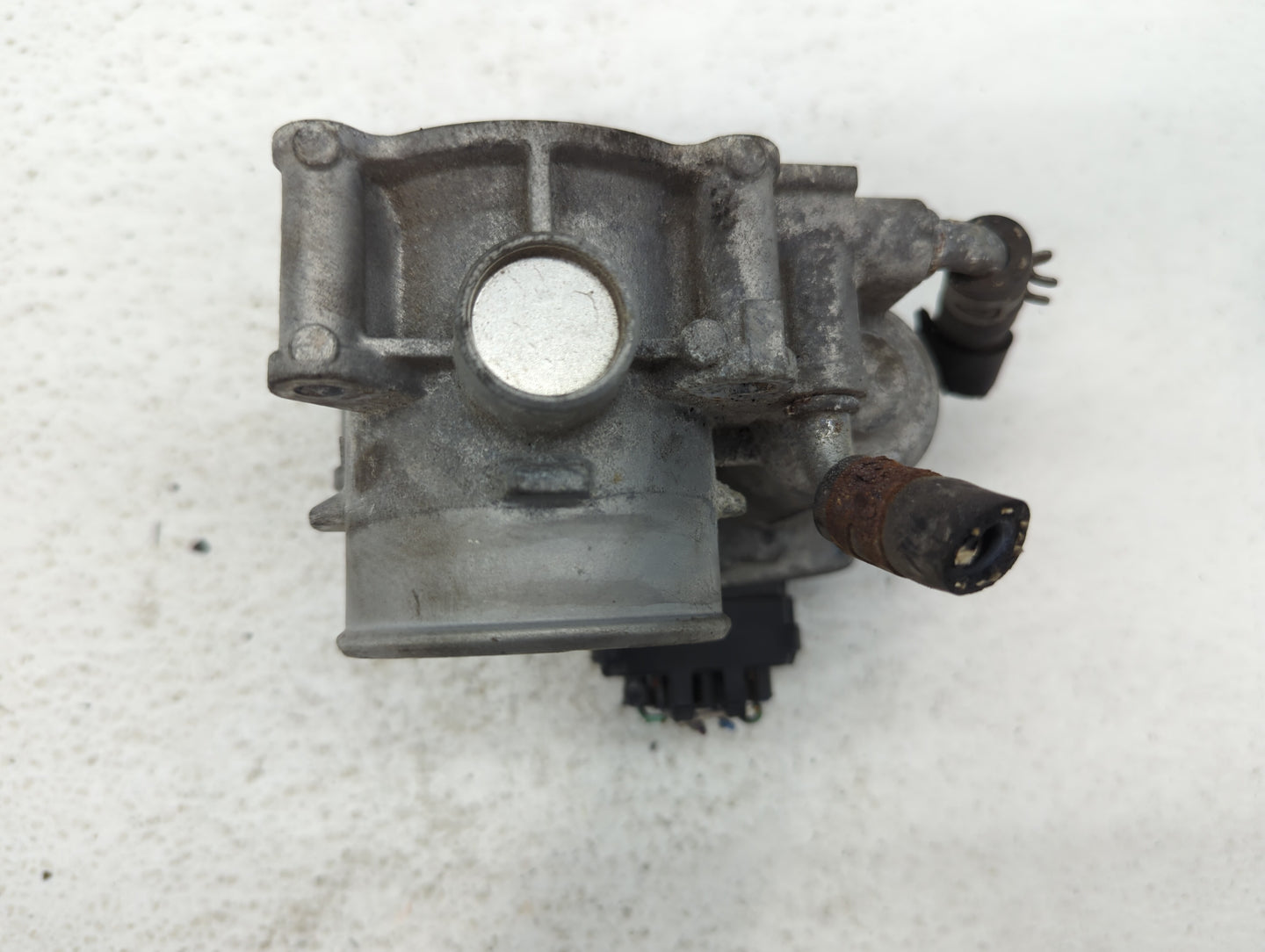 2013-2017 Mitsubishi Outlander Throttle Body Fits Fits 2013 2014 2015 2016 2017 OEM Used Auto Parts - Oemusedautoparts1.com