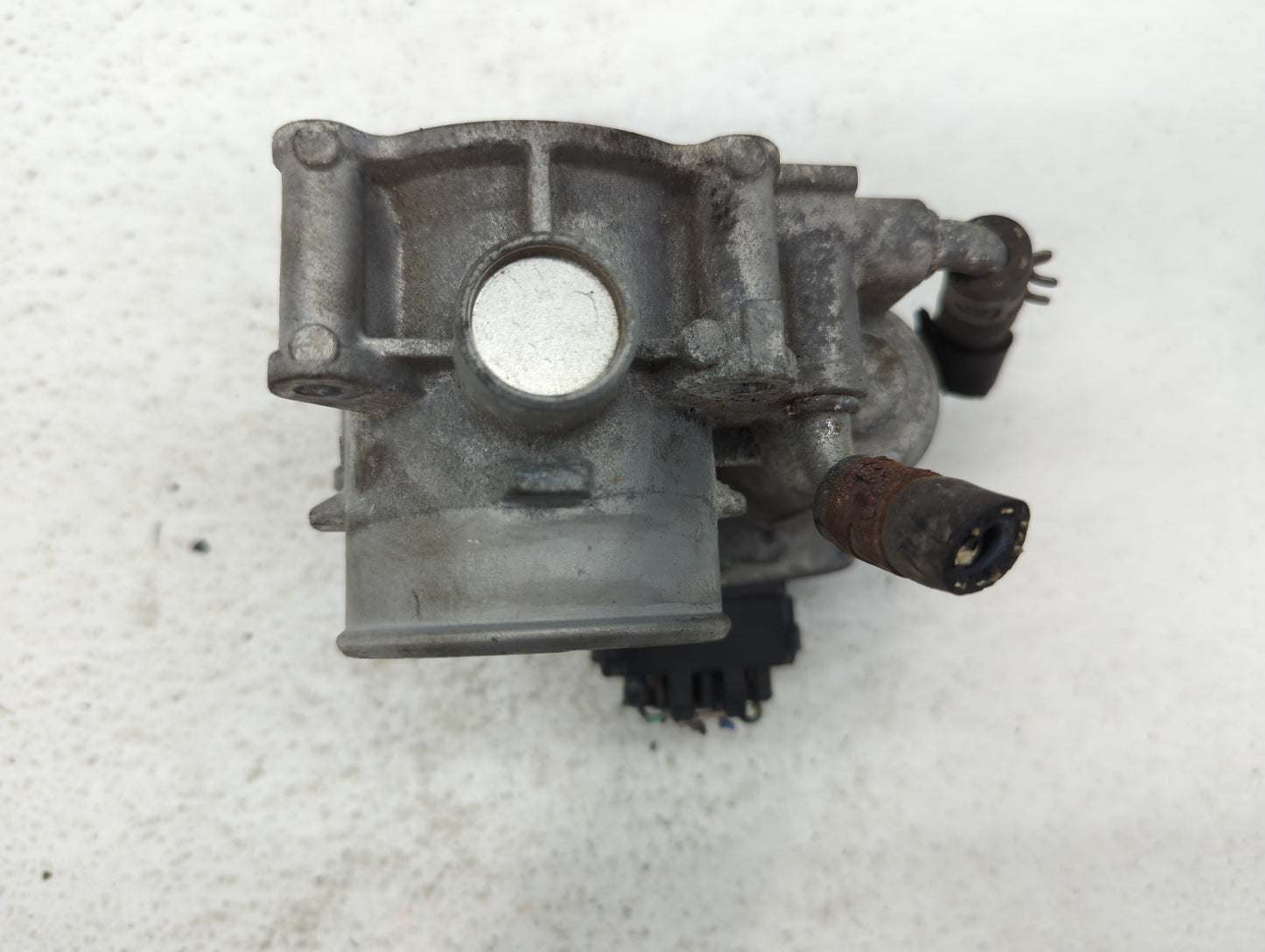 2013-2017 Mitsubishi Outlander Throttle Body Fits Fits 2013 2014 2015 2016 2017 OEM Used Auto Parts - Oemusedautoparts1.com