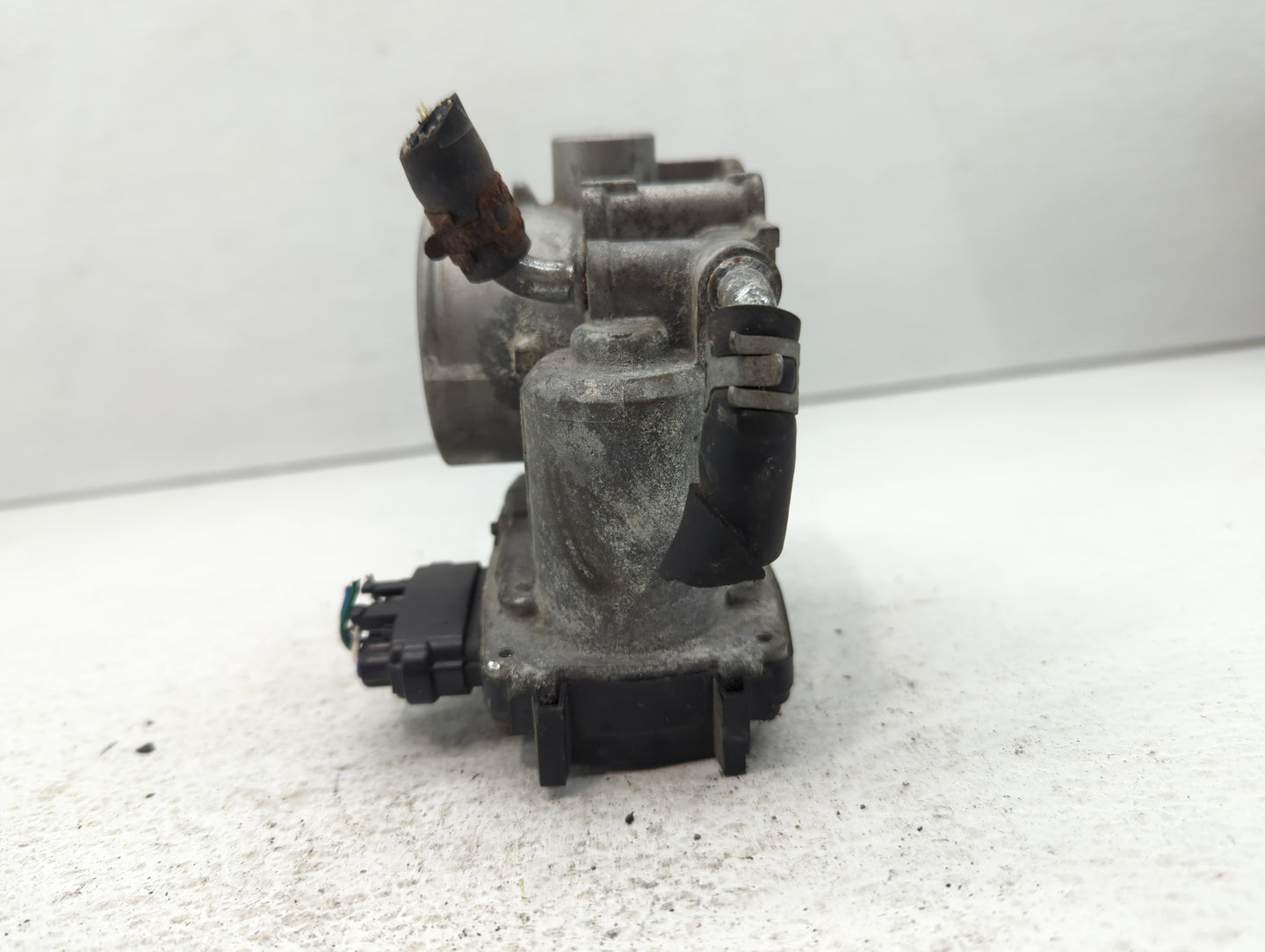 2013-2017 Mitsubishi Outlander Throttle Body Fits Fits 2013 2014 2015 2016 2017 OEM Used Auto Parts - Oemusedautoparts1.com