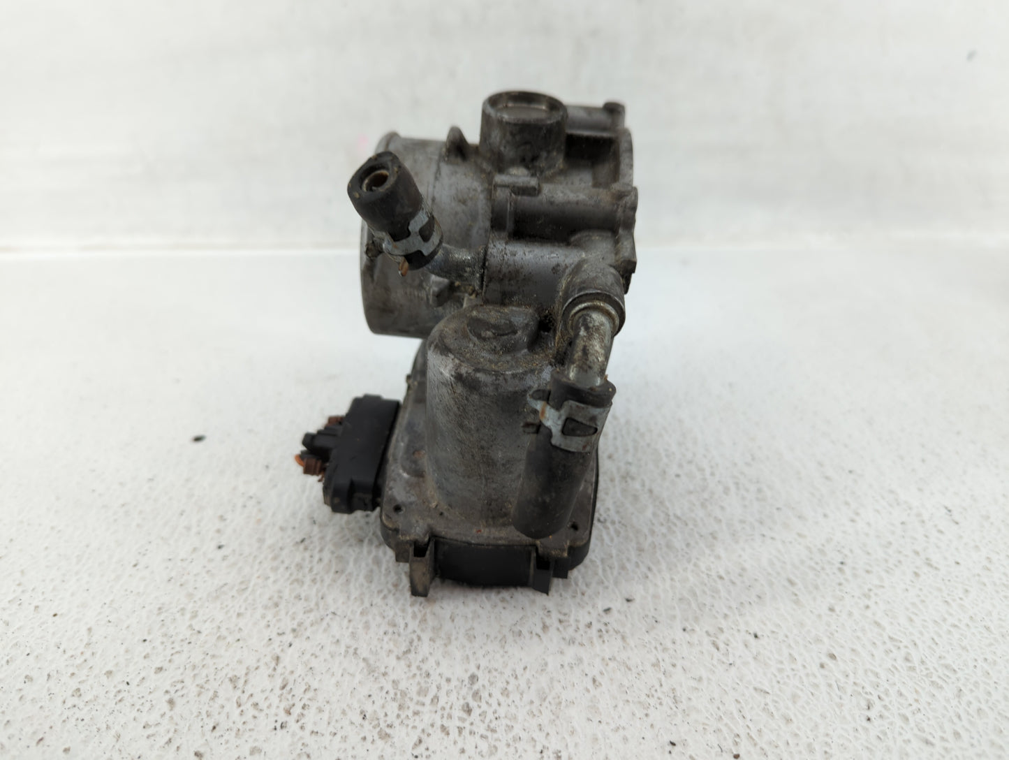 2013-2017 Mitsubishi Outlander Throttle Body P/N:57021 4904 Fits Fits 2013 2014 2015 2016 2017 OEM Used Auto Parts - Oemused