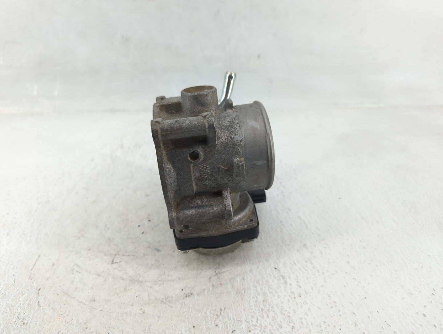 2020 Mitsubishi Outlander Throttle Body Fits OEM Used Auto Parts - Oemusedautoparts1.com