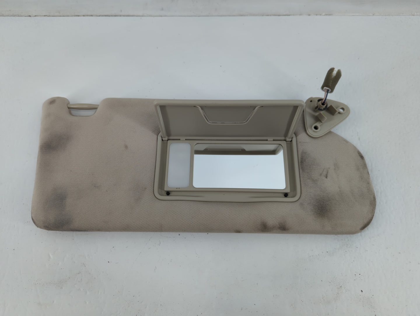 2020 Mitsubishi Outlander Sun Visor Shade Replacement Driver Left Mirror Fits OEM Used Auto Parts - Oemusedautoparts1.com