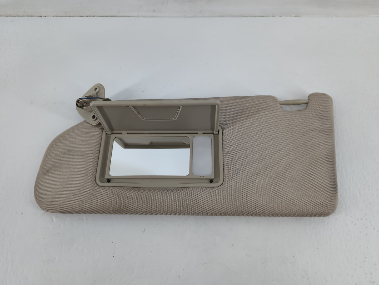 2020 Mitsubishi Outlander Sun Visor Shade Replacement Passenger Right Mirror Fits OEM Used Auto Parts - Oemusedautoparts1.co