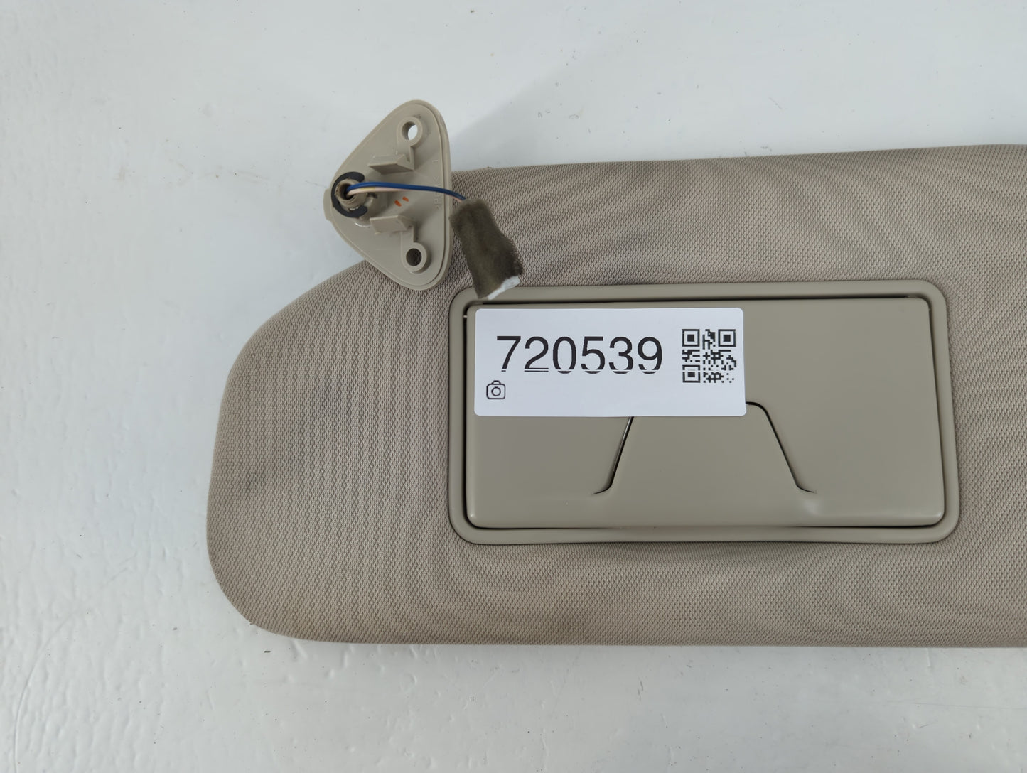 2020 Mitsubishi Outlander Sun Visor Shade Replacement Passenger Right Mirror Fits OEM Used Auto Parts - Oemusedautoparts1.co
