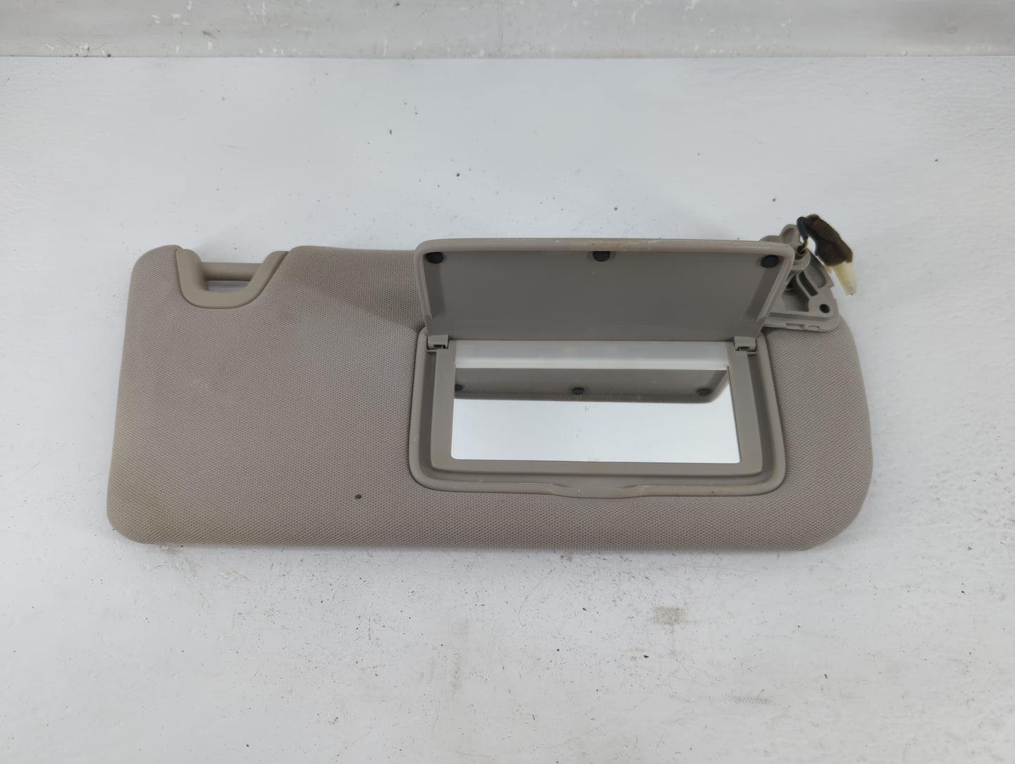 2019-2020 Nissan Altima Sun Visor Shade Replacement Passenger Right Mirror Fits Fits 2019 2020 OEM Used Auto Parts - Oemused