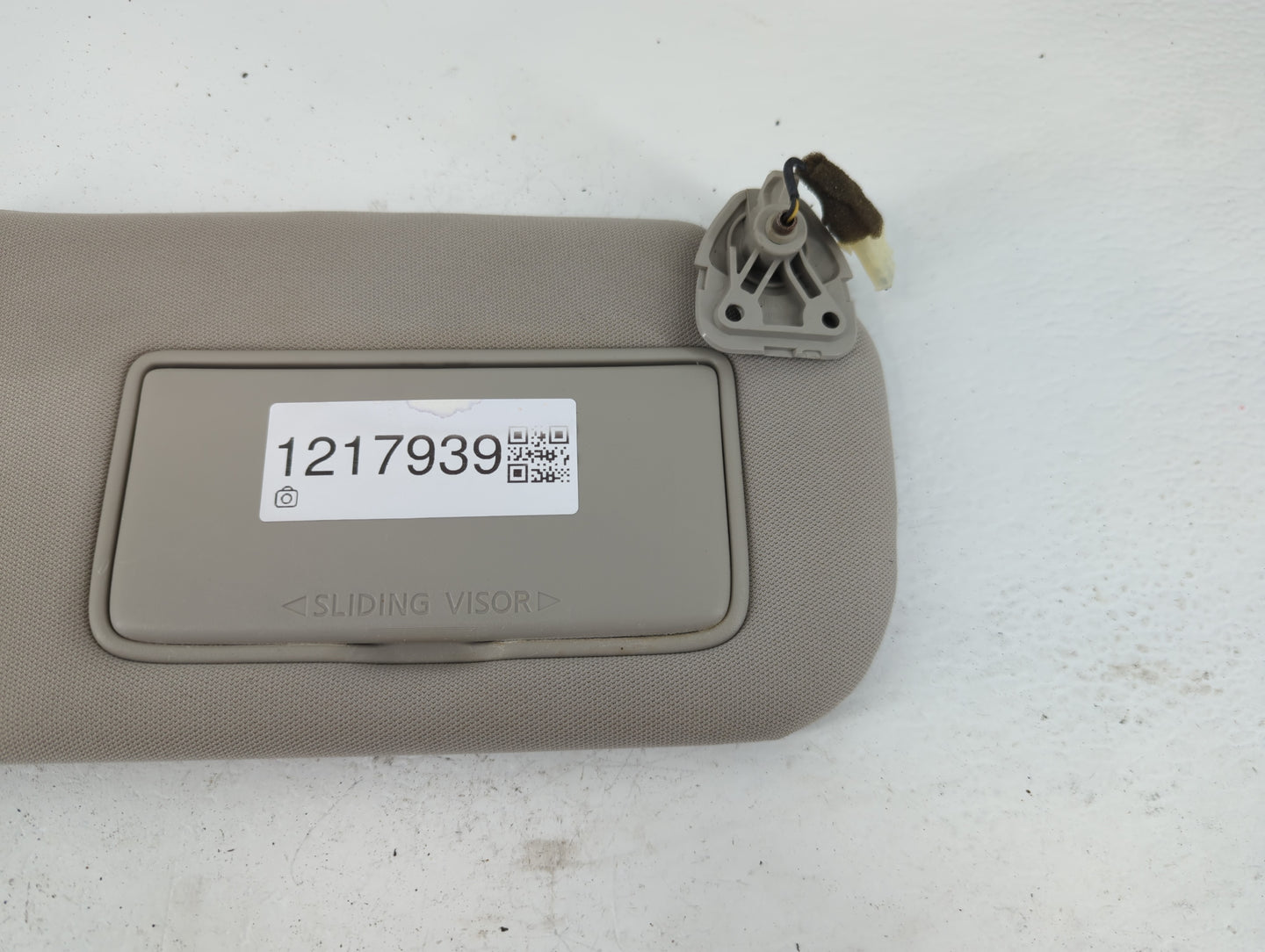 2019-2020 Nissan Altima Sun Visor Shade Replacement Passenger Right Mirror Fits Fits 2019 2020 OEM Used Auto Parts - Oemused