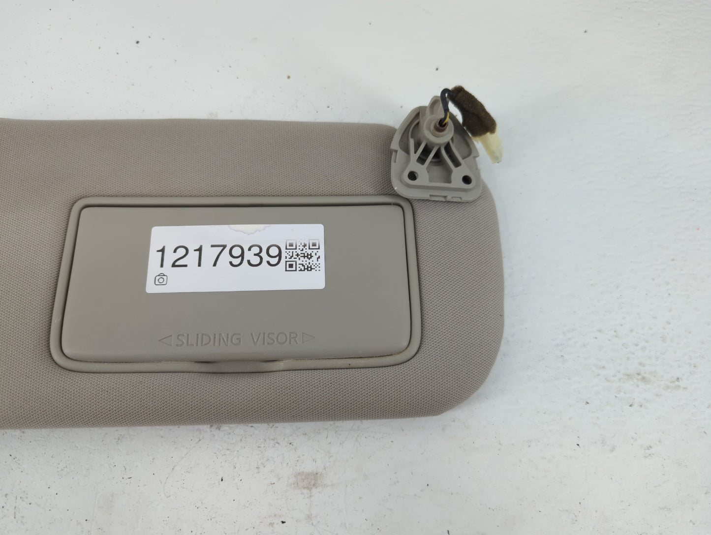 2019-2020 Nissan Altima Sun Visor Shade Replacement Passenger Right Mirror Fits Fits 2019 2020 OEM Used Auto Parts - Oemused