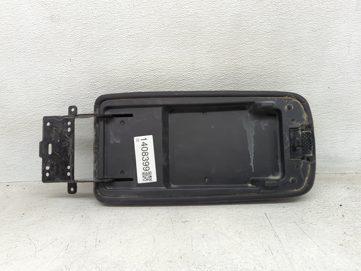 2020 Nissan Altima Center Console Armrest Cover Lid Fits OEM Used Auto Parts - Oemusedautoparts1.com
