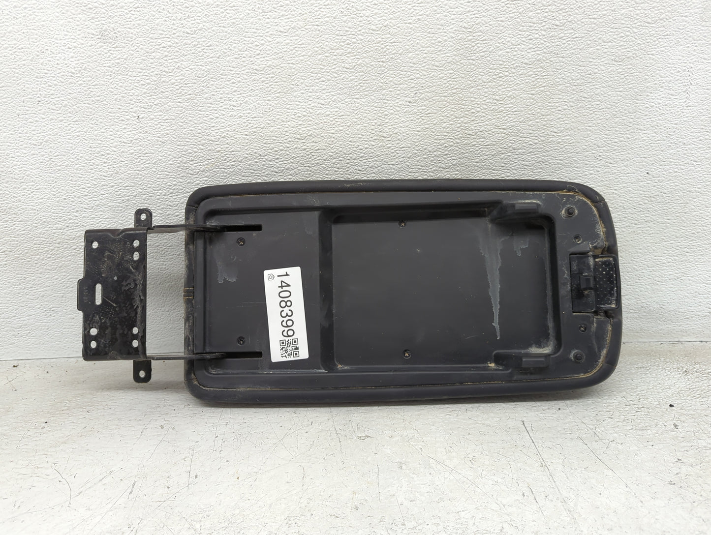 2020 Nissan Altima Center Console Armrest Cover Lid Fits OEM Used Auto Parts - Oemusedautoparts1.com