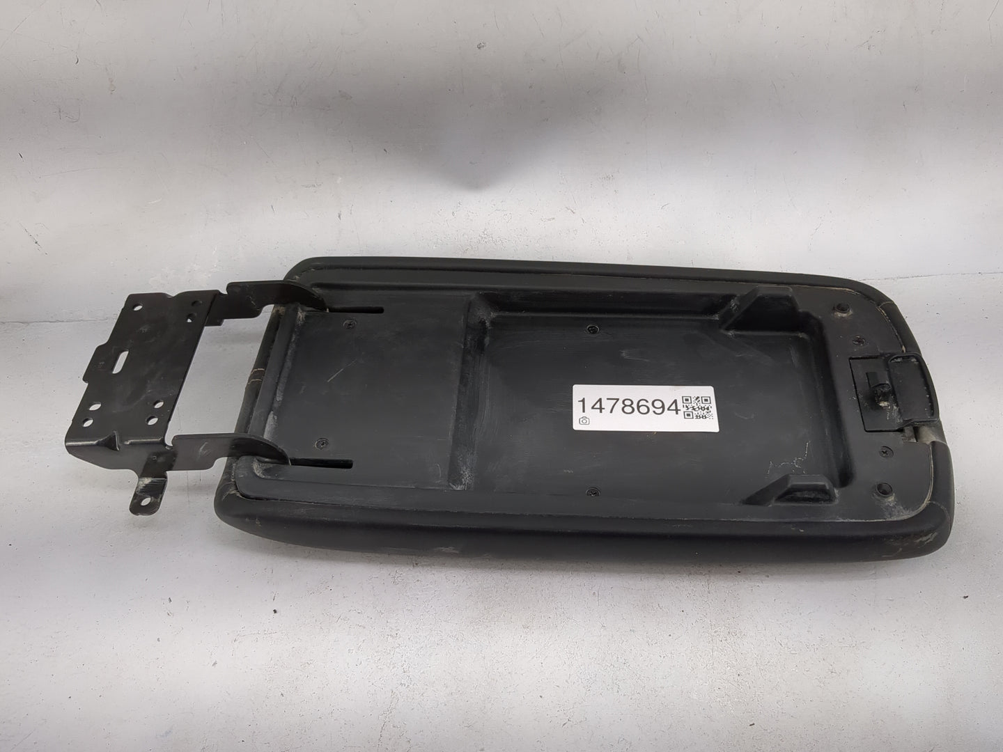 2019-2022 Nissan Altima Center Console Armrest Cover Lid P/N:969206CA0A Fits Fits 2019 2020 2021 2022 OEM Used Auto Parts - 