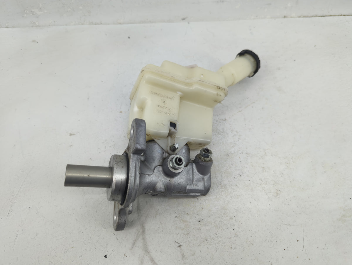 2018-2020 Nissan Kicks Brake Master Cylinder 1376384 - Oemusedautoparts1.com