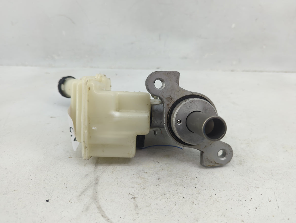 2018-2020 Nissan Kicks Brake Master Cylinder 1376384 - Oemusedautoparts1.com