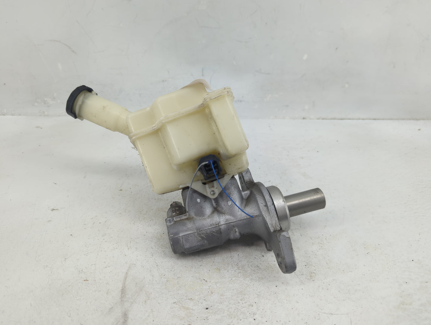 2018-2020 Nissan Kicks Brake Master Cylinder - Oemusedautoparts1.com