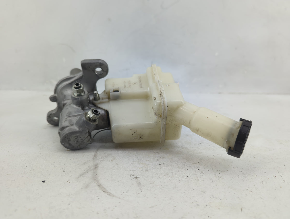 2018-2020 Nissan Kicks Brake Master Cylinder 1376384 - Oemusedautoparts1.com