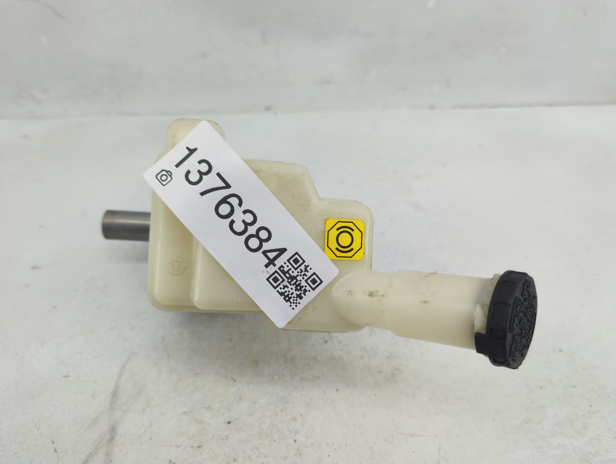 2018-2020 Nissan Kicks Brake Master Cylinder 1376384 - Oemusedautoparts1.com