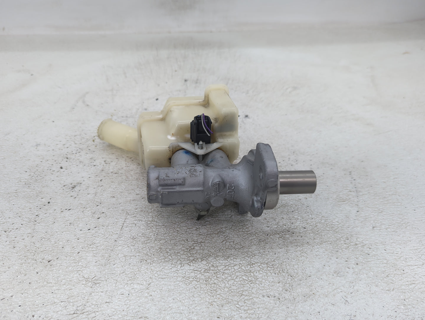 2018-2020 Nissan Kicks Brake Master Cylinder - Oemusedautoparts1.com