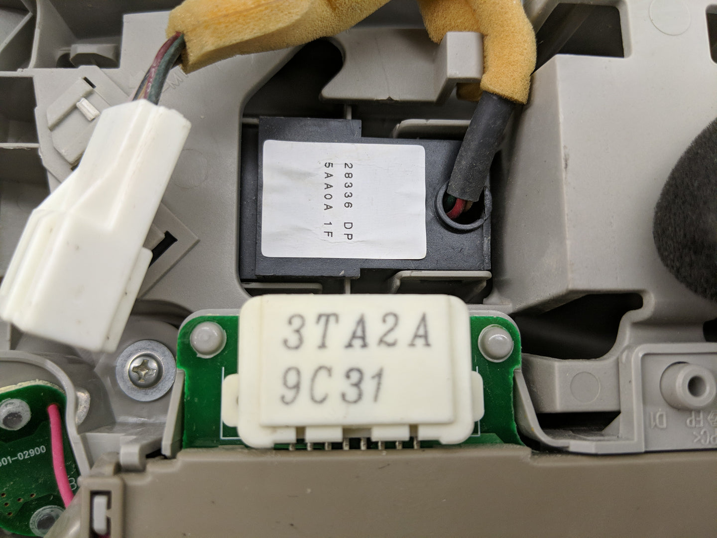 2020 Nissan Leaf Overhead Roof Console - Oemusedautoparts1.com