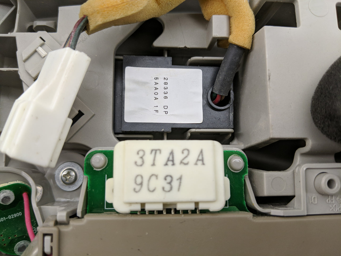 2020 Nissan Leaf Overhead Roof Console - Oemusedautoparts1.com