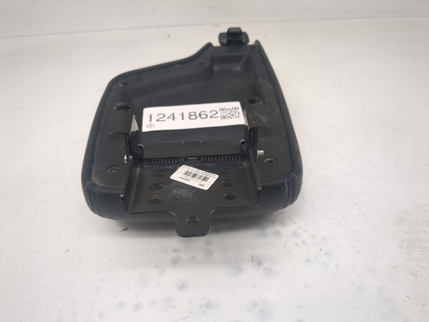 2020 Nissan Leaf Center Console Armrest Cover Lid P/N:969205SA1B Fits OEM Used Auto Parts - Oemusedautoparts1.com