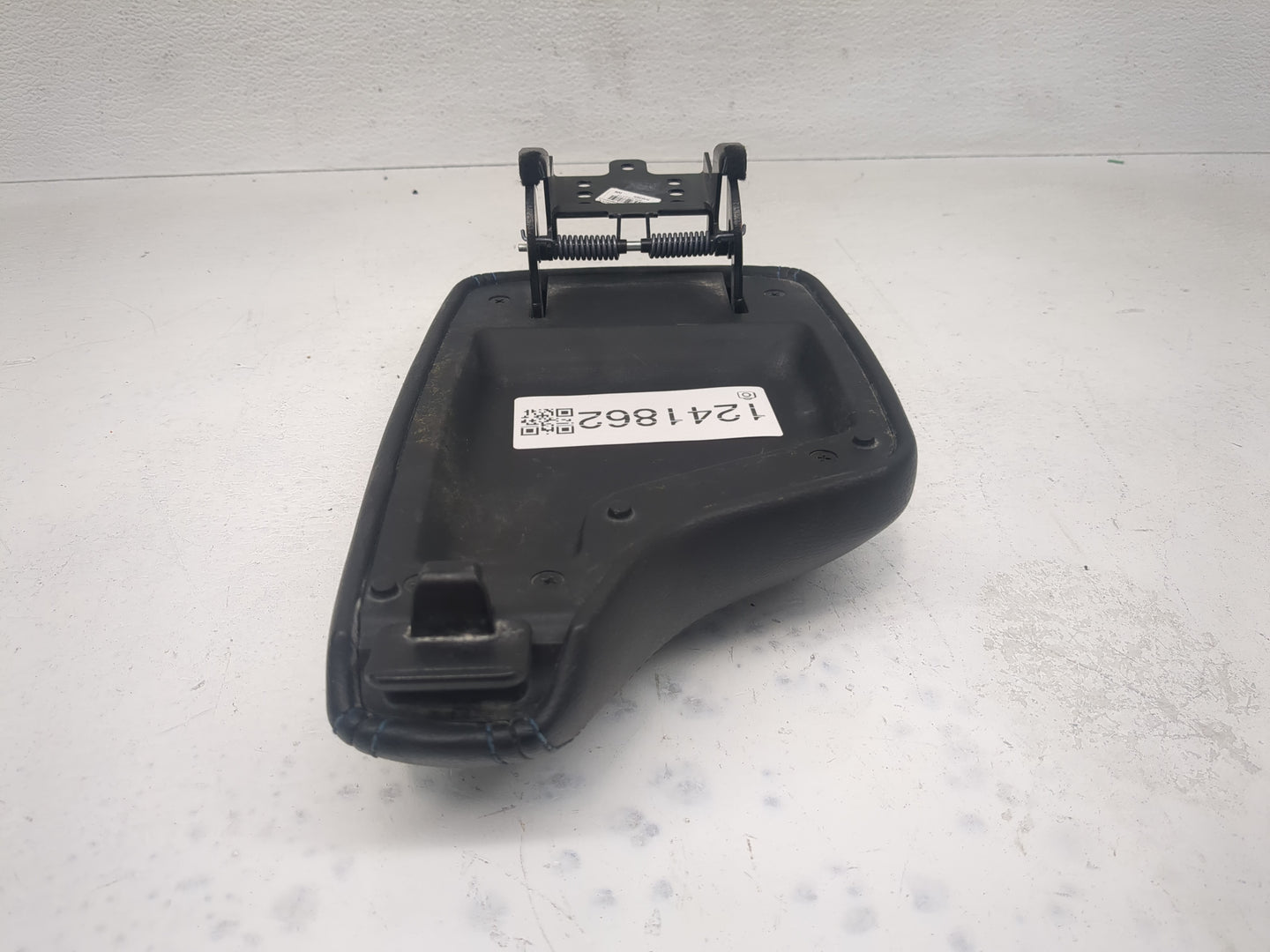 2020 Nissan Leaf Center Console Armrest Cover Lid P/N:969205SA1B Fits OEM Used Auto Parts - Oemusedautoparts1.com