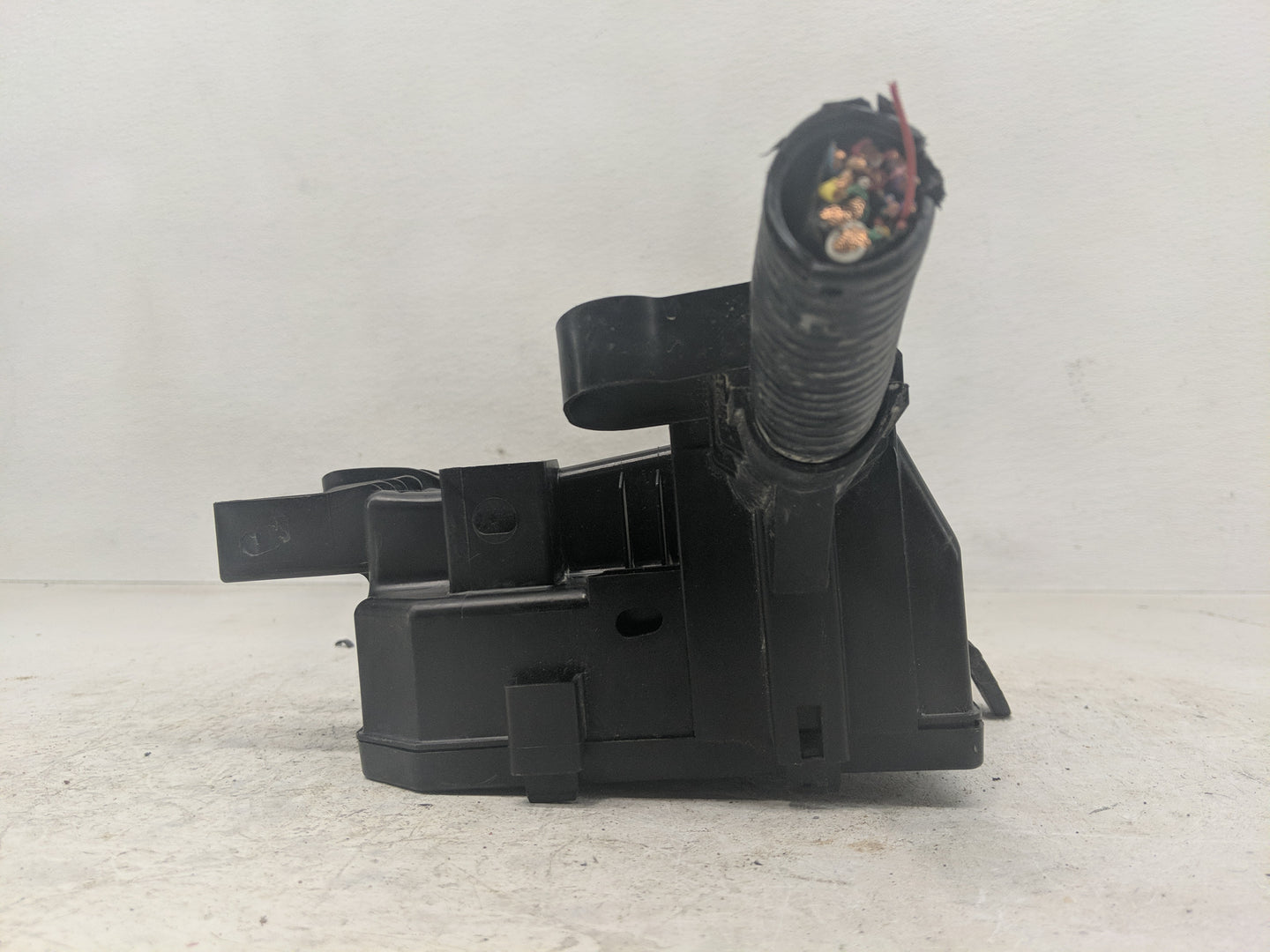 2018-2021 Nissan Leaf Fusebox Fuse Box Panel Relay Module Fits Fits 2018 2019 2020 2021 OEM Used Auto Parts - Oemusedautopar