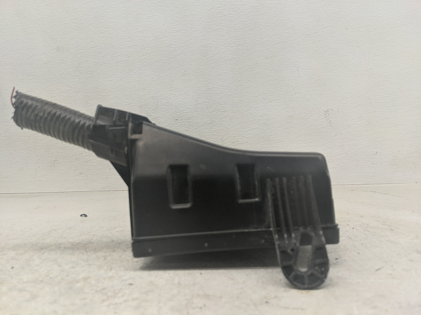 2018-2021 Nissan Leaf Fusebox Fuse Box Panel Relay Module Fits Fits 2018 2019 2020 2021 OEM Used Auto Parts - Oemusedautopar