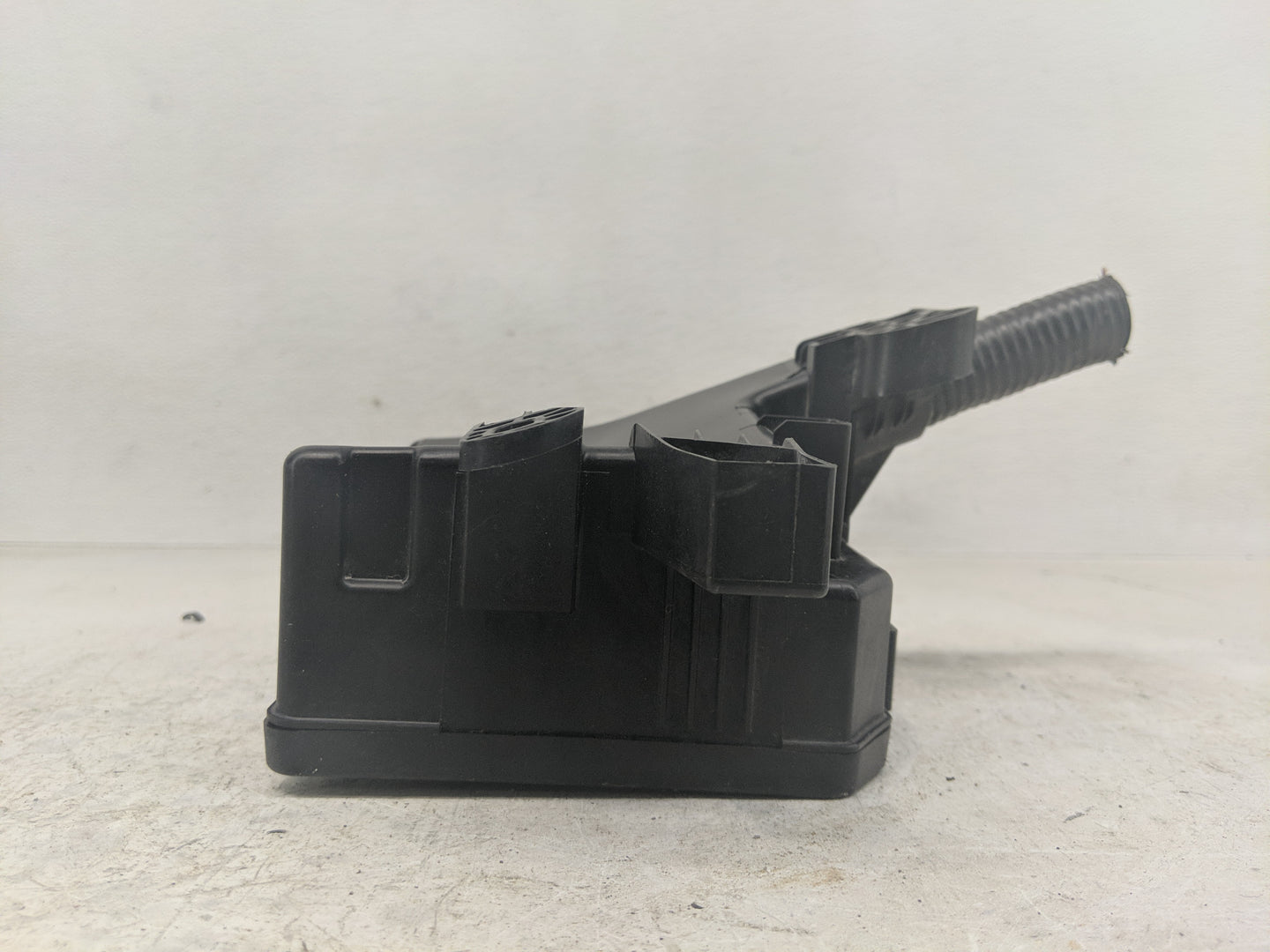 2018-2021 Nissan Leaf Fusebox Fuse Box Panel Relay Module Fits Fits 2018 2019 2020 2021 OEM Used Auto Parts - Oemusedautopar