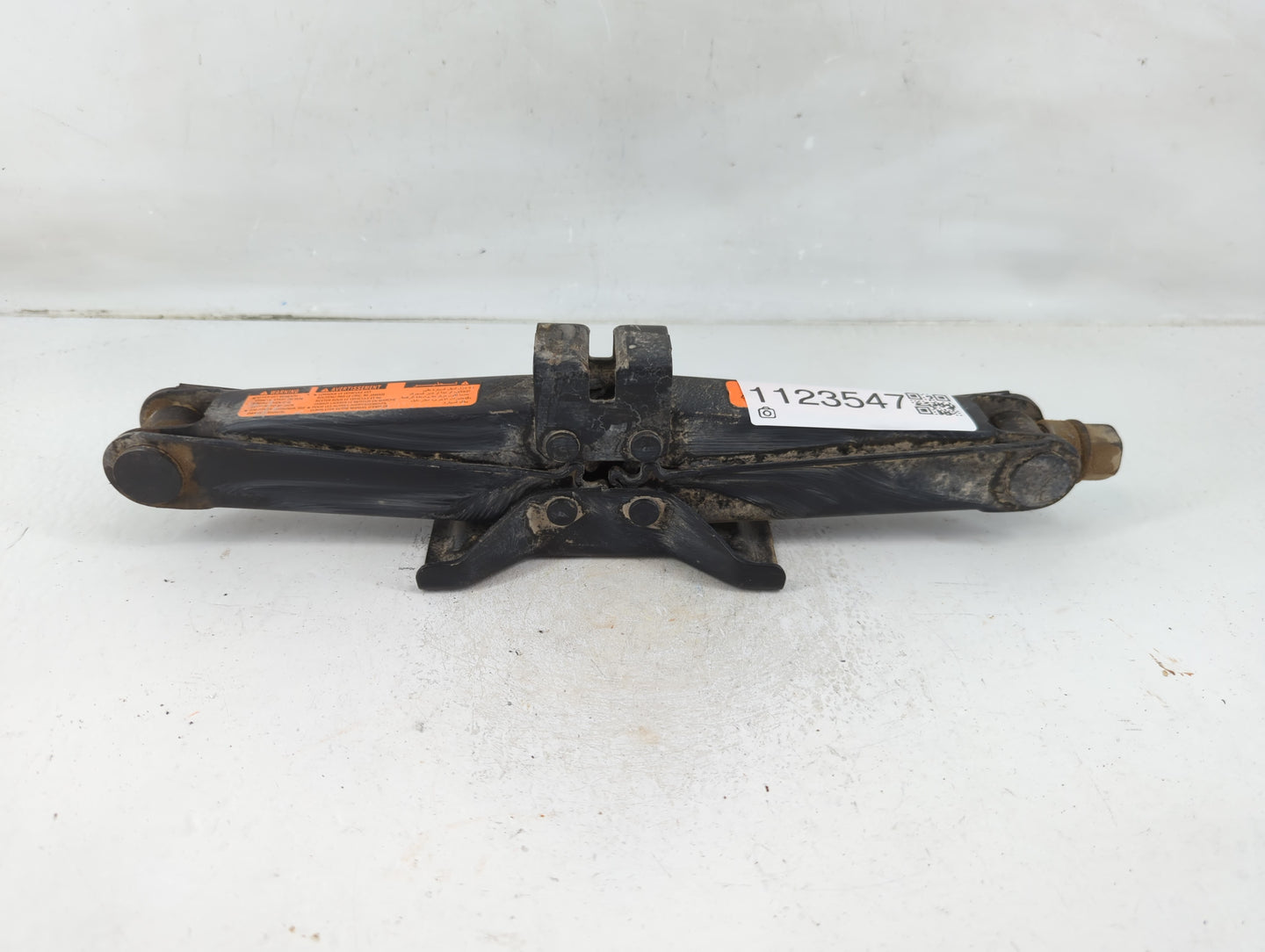 2020 Nissan Maxima Spare Scissor Car Jack - Oemusedautoparts1.com