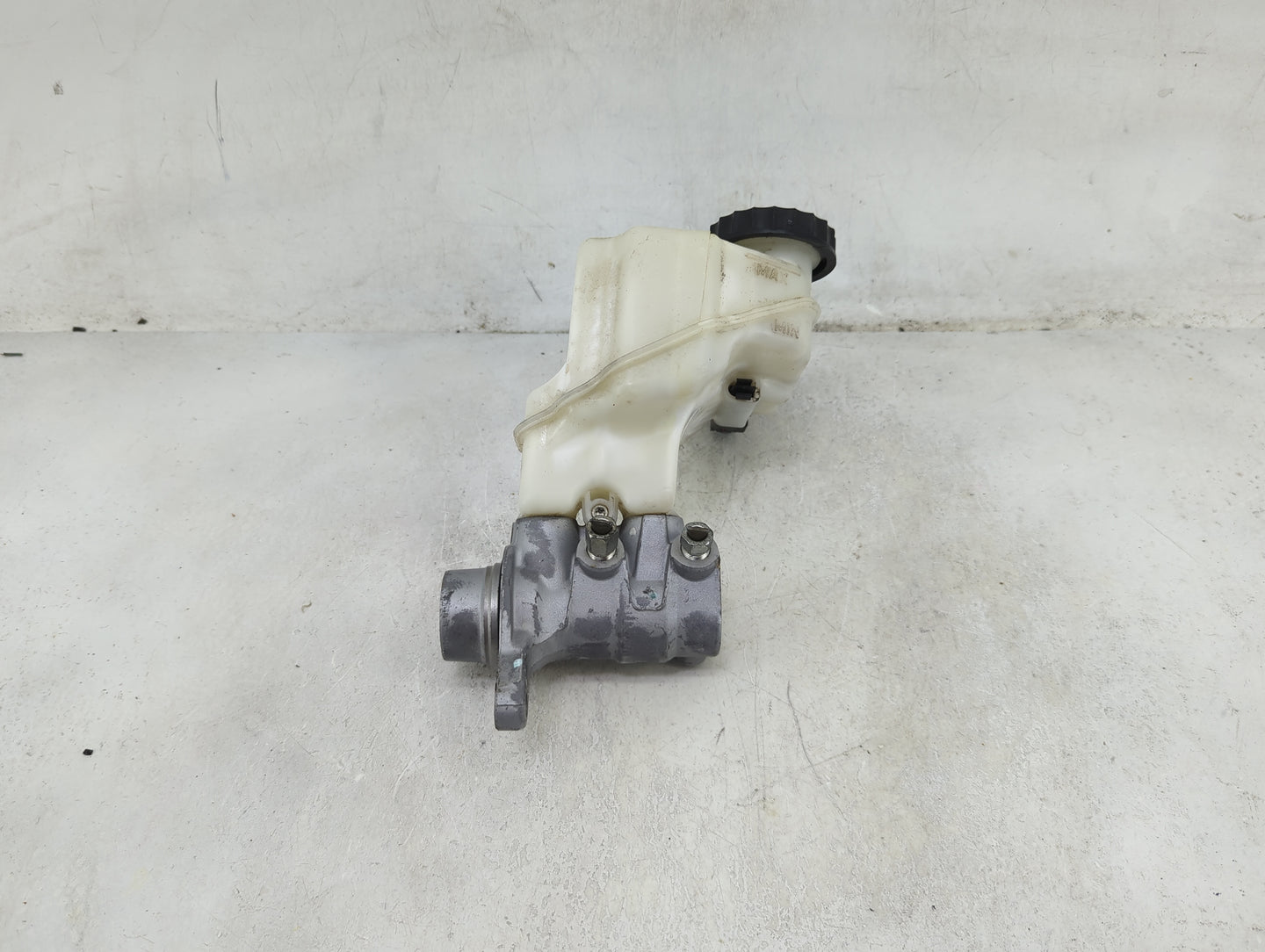 2016-2021 Nissan Maxima Brake Master Cylinder 1490519 - Oemusedautoparts1.com