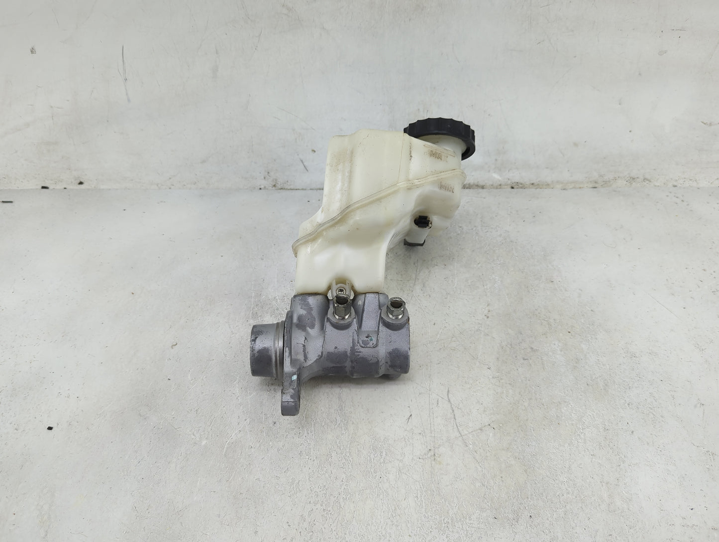 2016-2021 Nissan Maxima Brake Master Cylinder 1490519 - Oemusedautoparts1.com