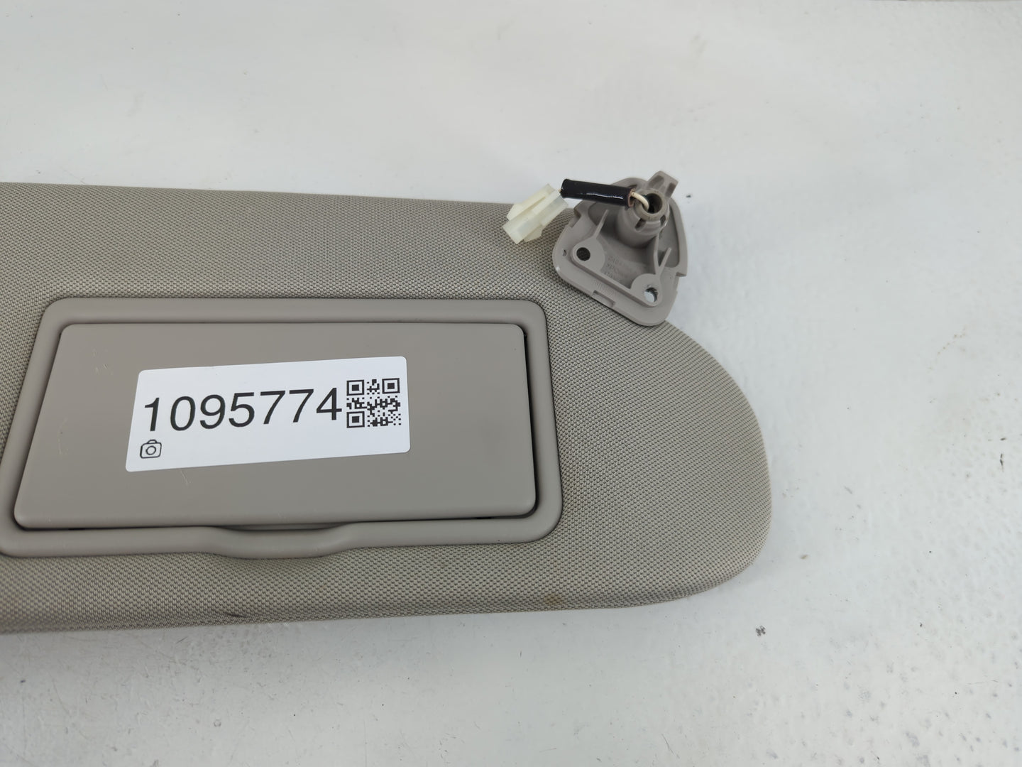 2019-2022 Nissan Murano Sun Visor Shade Replacement Passenger Right Mirror Fits Fits 2019 2020 2021 2022 OEM Used Auto Parts