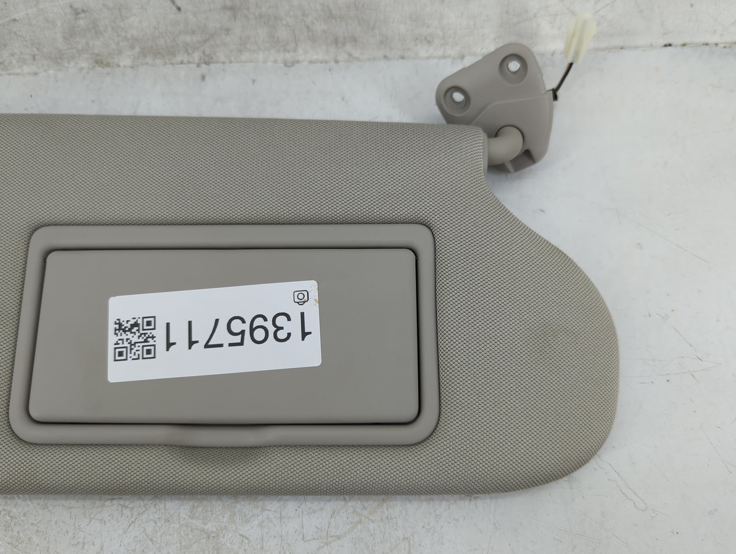 2019-2022 Nissan Murano Sun Visor Shade Replacement Passenger Right Mirror Fits Fits 2019 2020 2021 2022 OEM Used Auto Parts