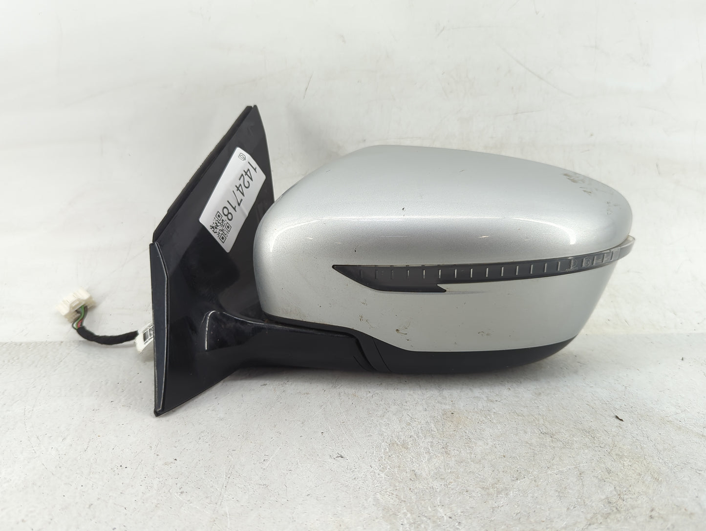 2017-2022 Nissan Murano Driver Side View Mirror - Left Door Mirror OEM Used - Oemusedautoparts1.com