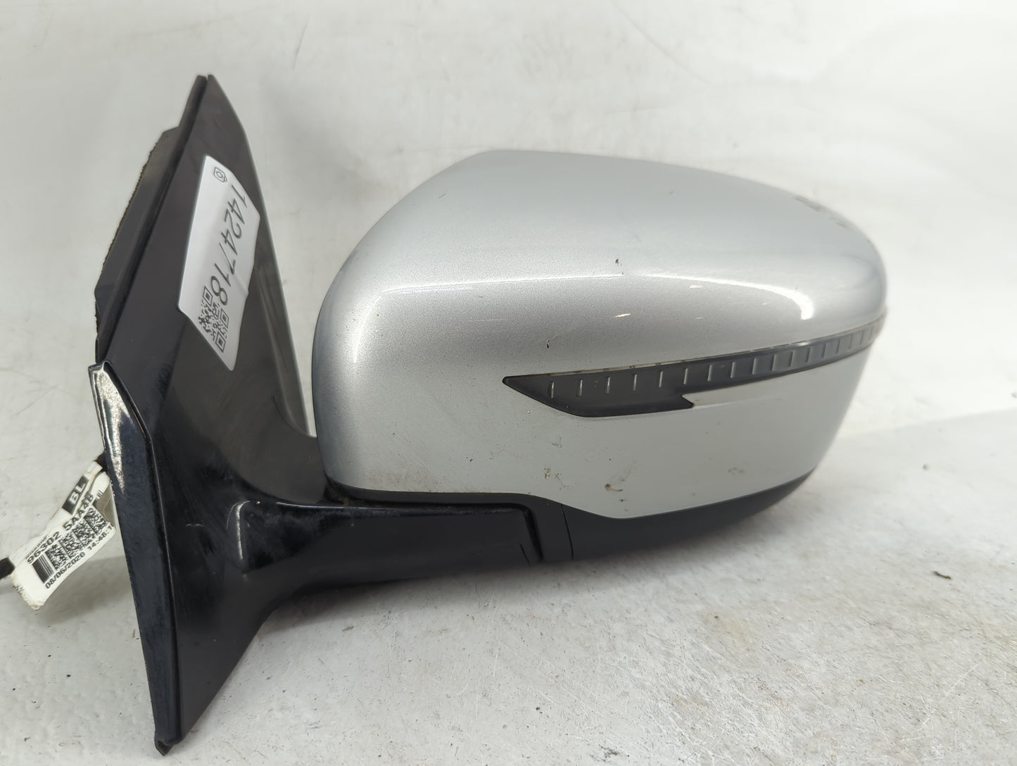 2017-2022 Nissan Murano Driver Side View Mirror - Left Door Mirror OEM Used - Oemusedautoparts1.com
