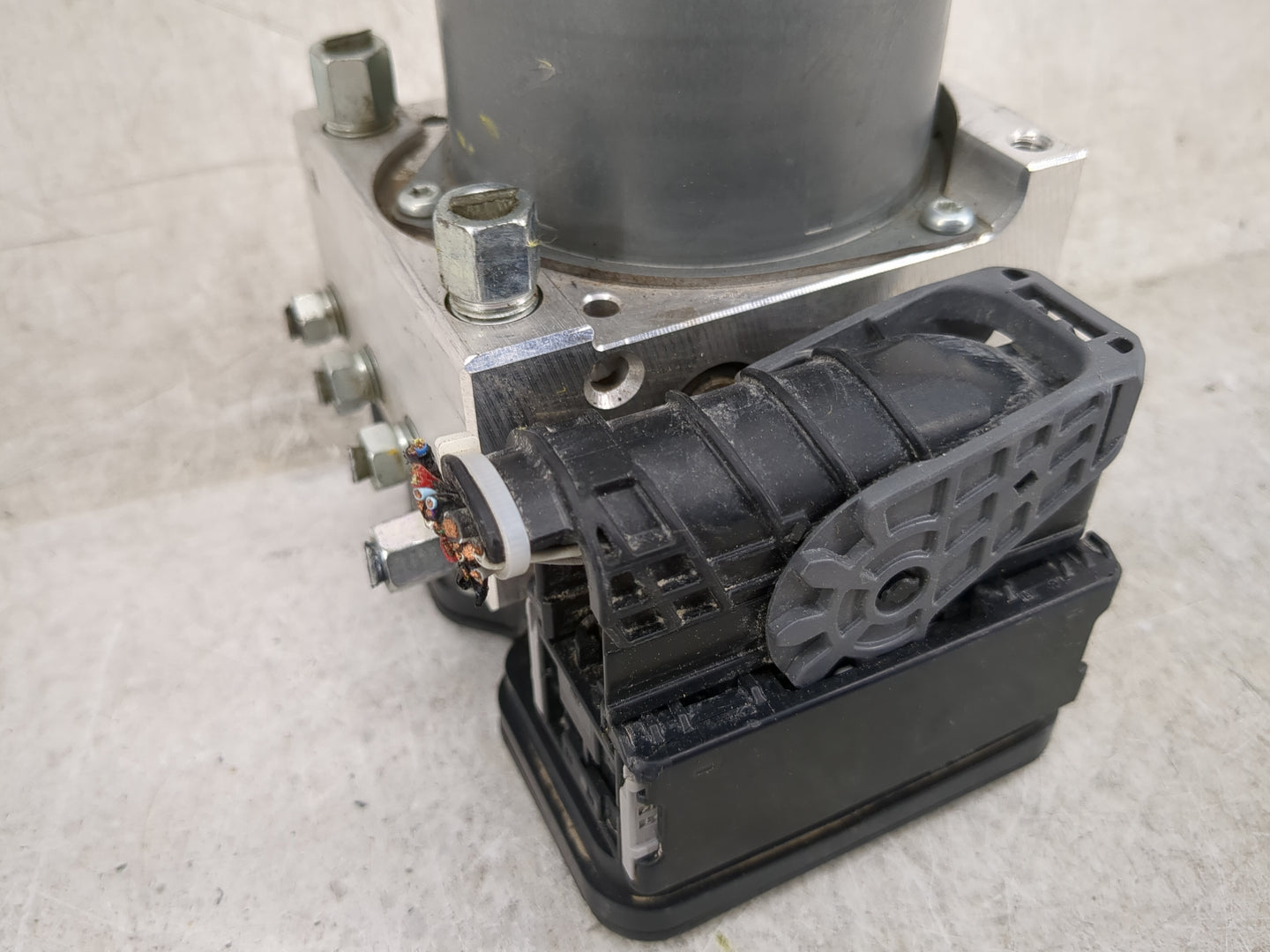 2020 Nissan Murano ABS Pump Control Module Replacement P/N:47660 9UC5D Fits OEM Used Auto Parts - Oemusedautoparts1.com