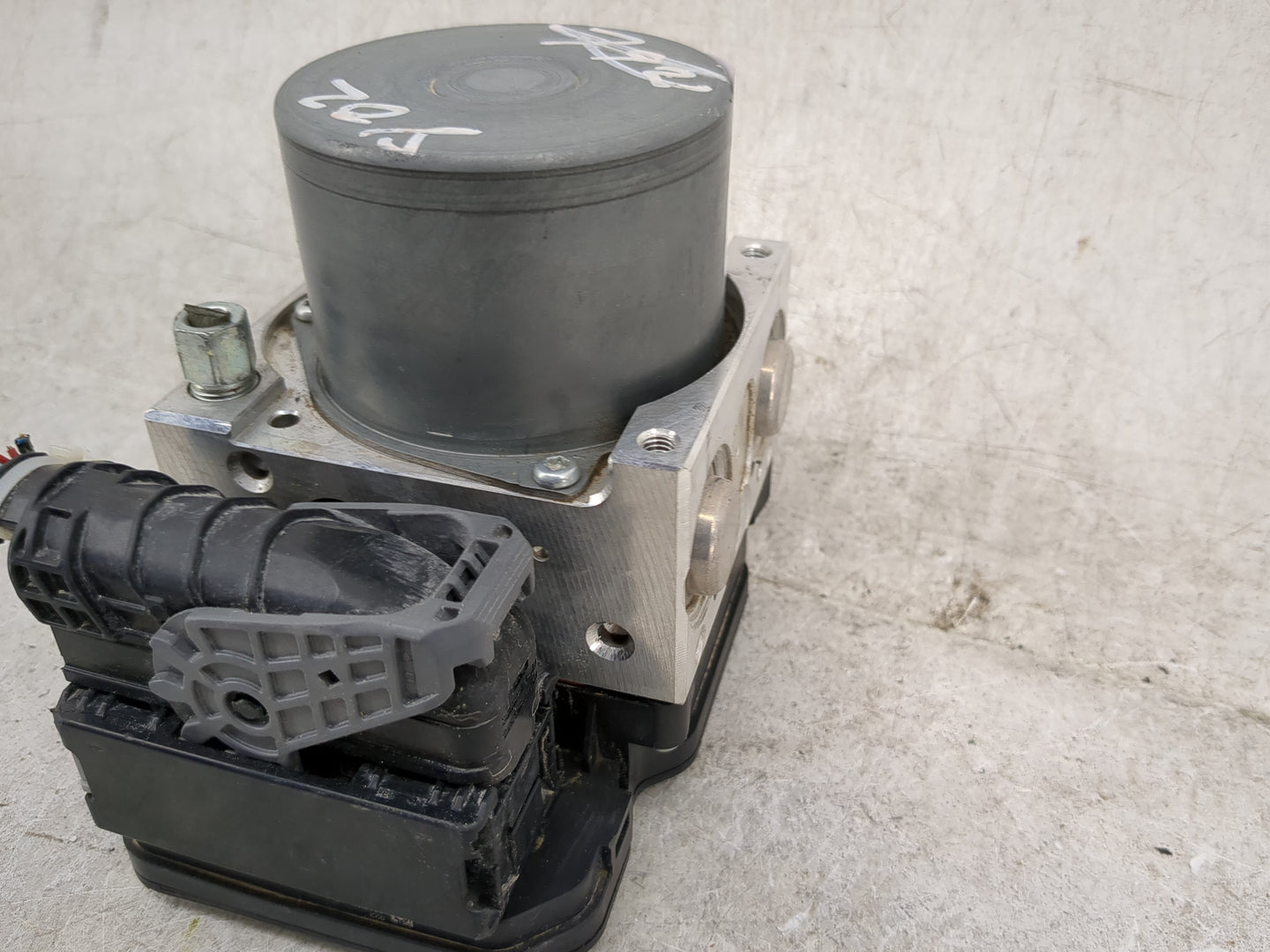 2020 Nissan Murano ABS Pump Control Module Replacement P/N:47660 9UC5D Fits OEM Used Auto Parts - Oemusedautoparts1.com