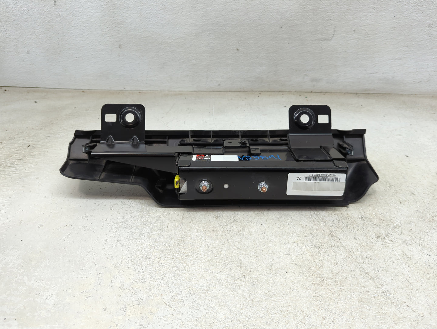 2019-2022 Nissan Murano Air Bag Passenger Right Knee OEM P/N:NT92A19X240981 Fits Fits 2019 2020 2021 2022 OEM Used Auto Part