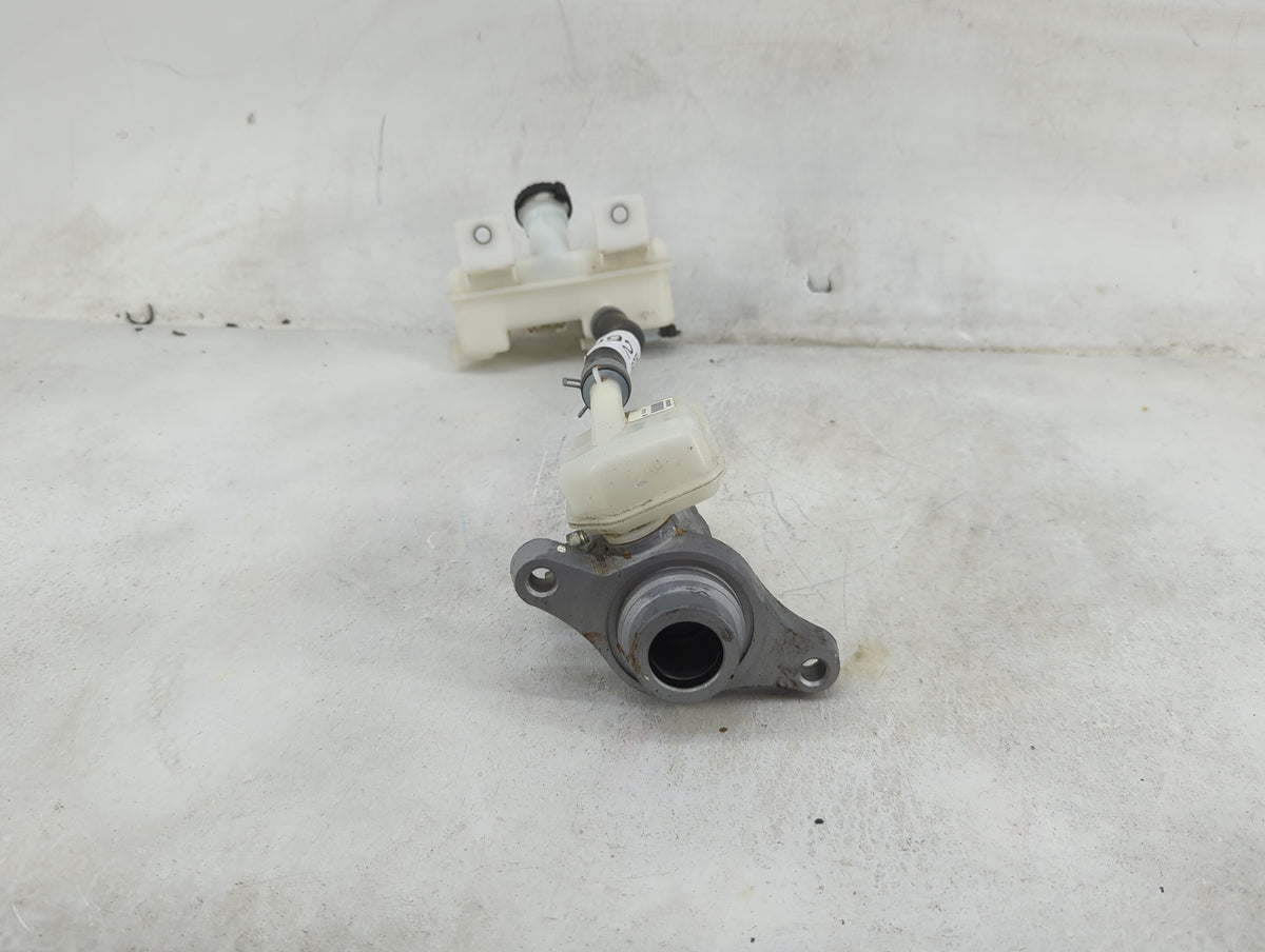 2014-2020 Nissan Nv200 Brake Master Cylinder 1489092 - Oemusedautoparts1.com