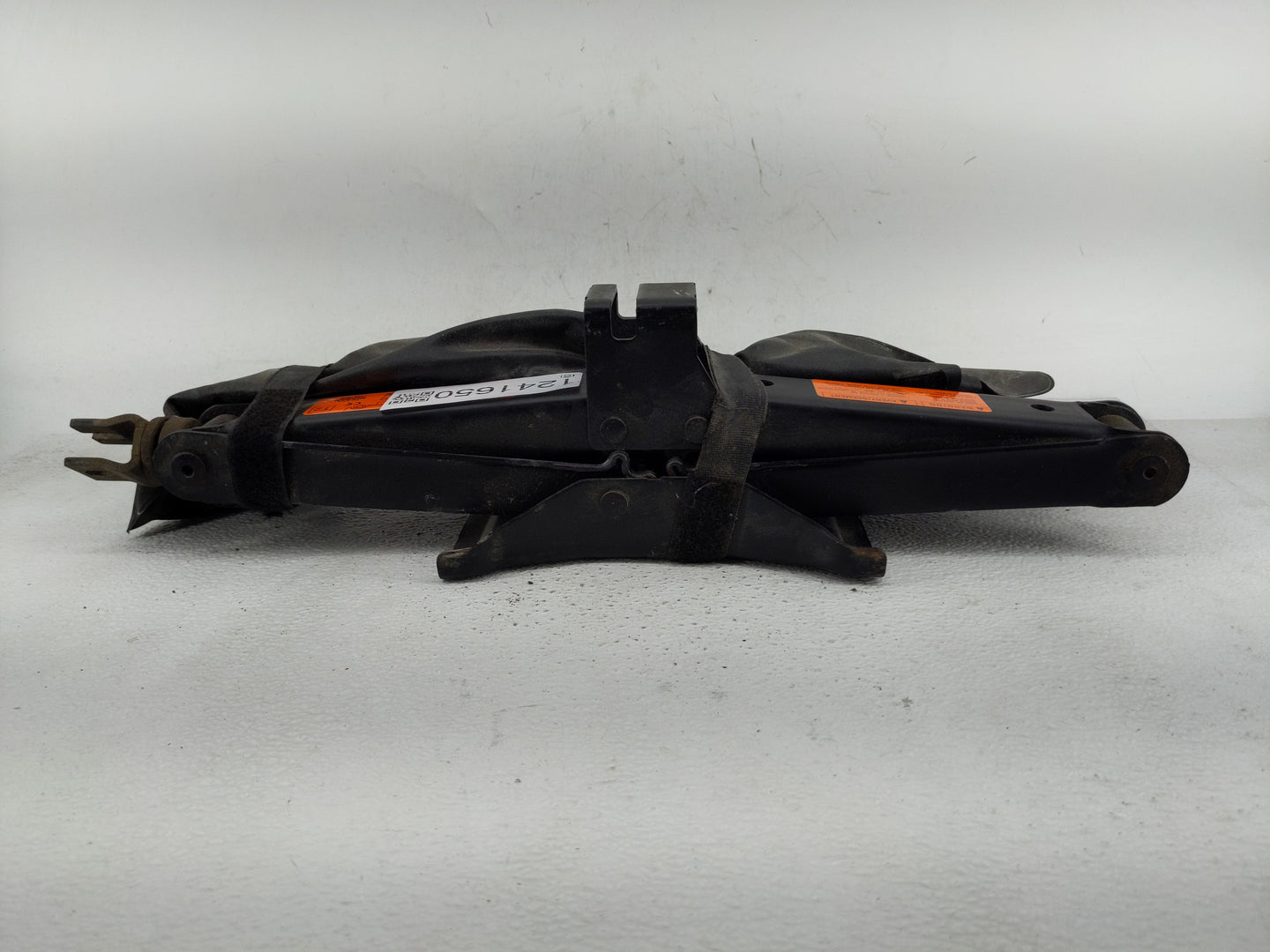 2020 Nissan Pathfinder Spare Scissor Car Jack - Oemusedautoparts1.com