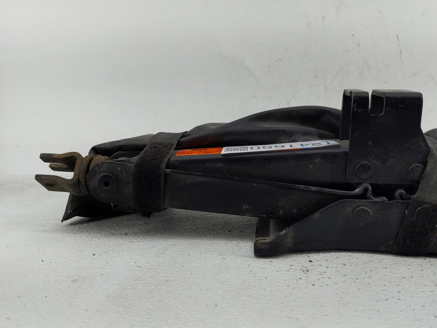 2020 Nissan Pathfinder Spare Scissor Car Jack - Oemusedautoparts1.com