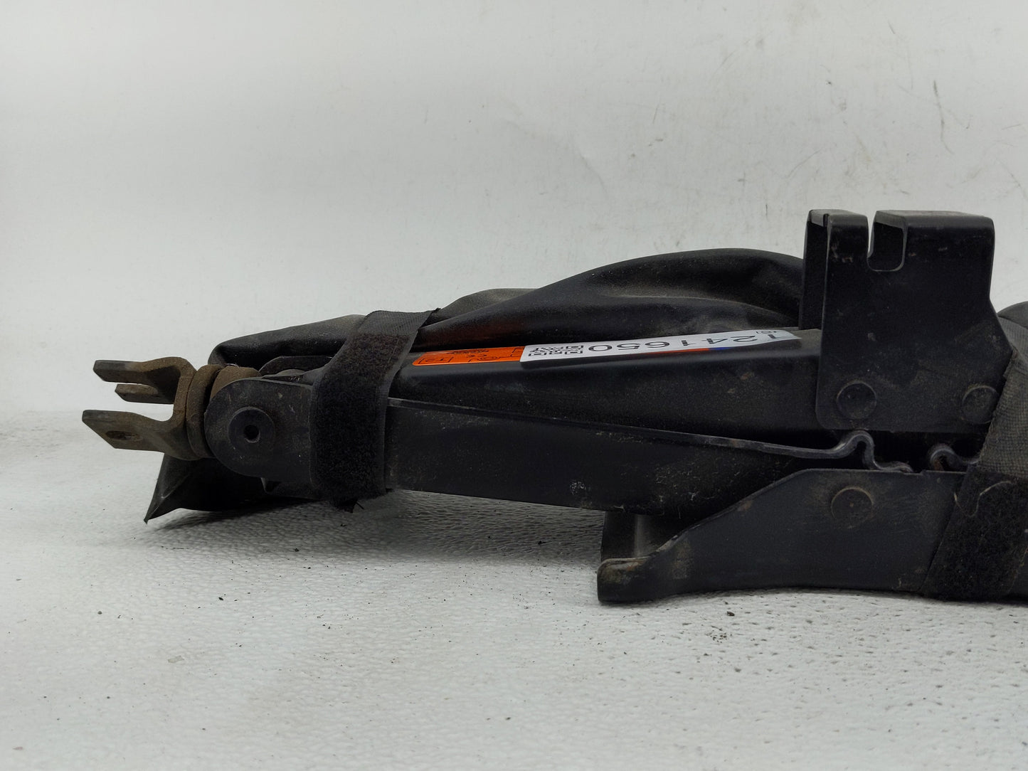 2020 Nissan Pathfinder Spare Scissor Car Jack - Oemusedautoparts1.com