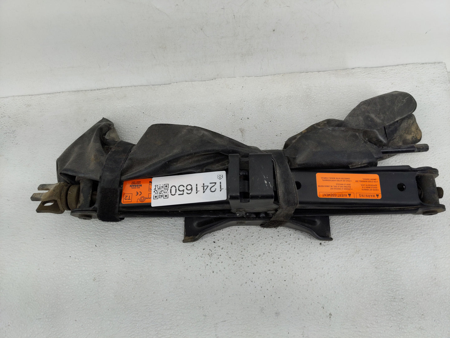 2020 Nissan Pathfinder Spare Scissor Car Jack - Oemusedautoparts1.com