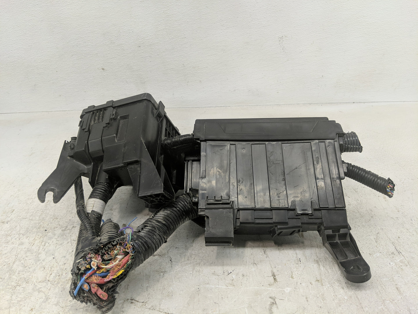 2015-2022 Nissan Pathfinder Fusebox Fuse Box Panel Relay Module Fits Fits 2015 2016 2017 2018 2019 2020 2022 OEM Used Auto P