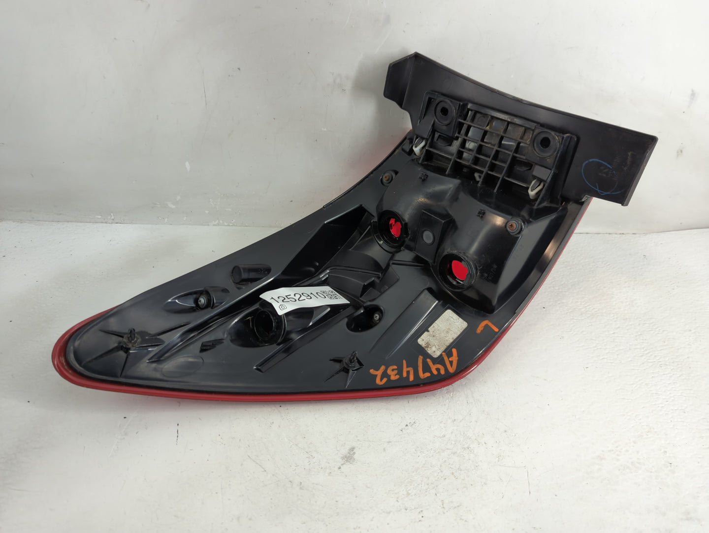 2017-2020 Nissan Pathfinder Tail Light Assembly Passenger Right OEM P/N:949 699 949 698 Fits Fits 2017 2018 2019 2020 OEM Us