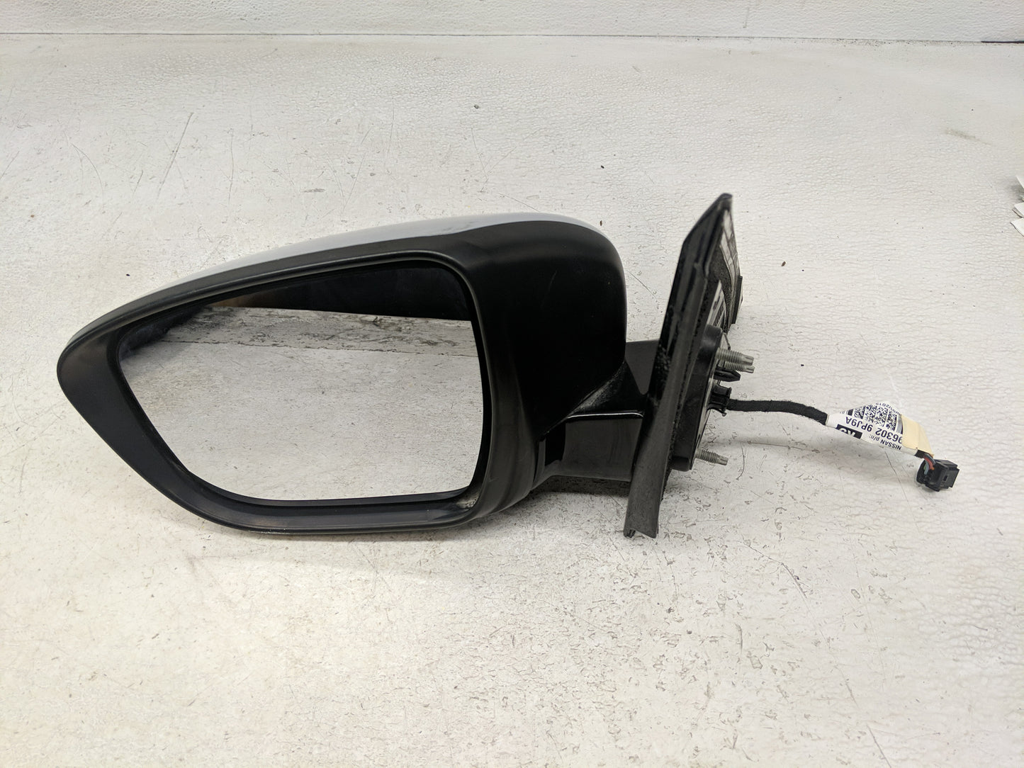 2018-2020 Nissan Pathfinder Driver Side View Mirror - Left Door Mirror OEM Used - Oemusedautoparts1.com